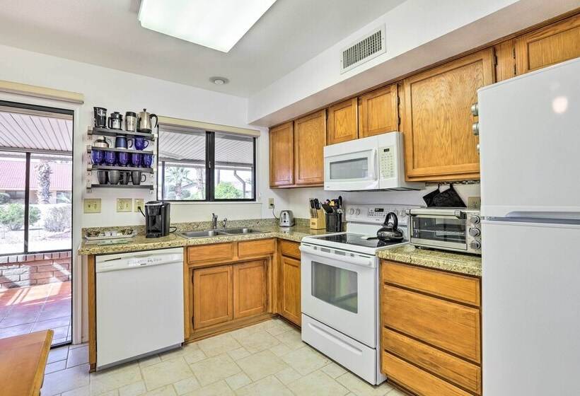 Lovely Sun City Home Near Golf & Spring Training!