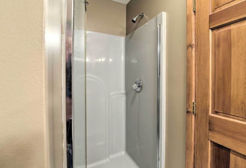 Lovely Terra Alta Cabin < 1 Mi To Alpine Lake