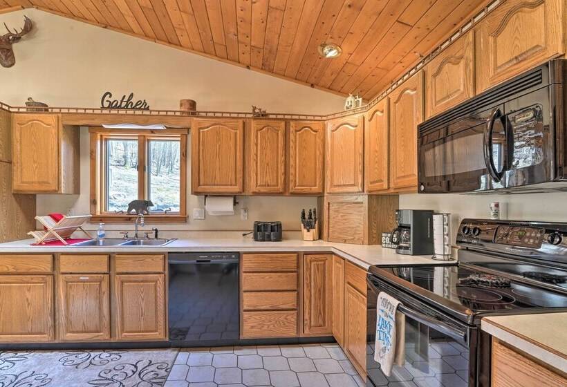 Lovely Terra Alta Cabin < 1 Mi To Alpine Lake