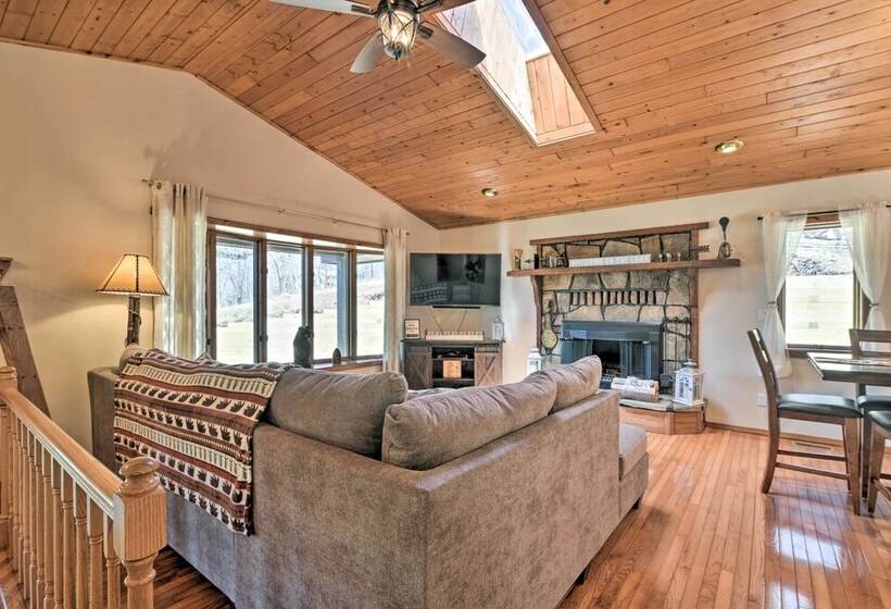 Lovely Terra Alta Cabin < 1 Mi To Alpine Lake