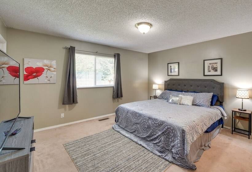 Lovely Twin Falls Home W/ Private Hot Tub!