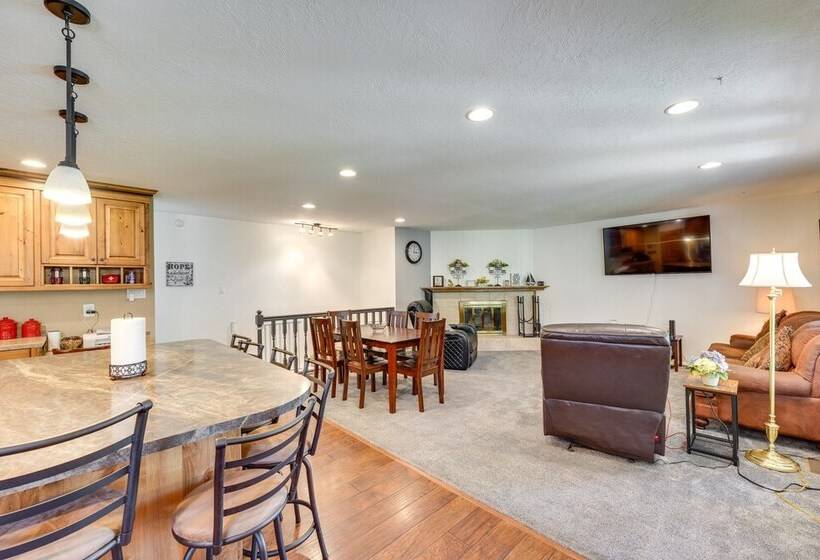 Lovely Twin Falls Home W/ Private Hot Tub!