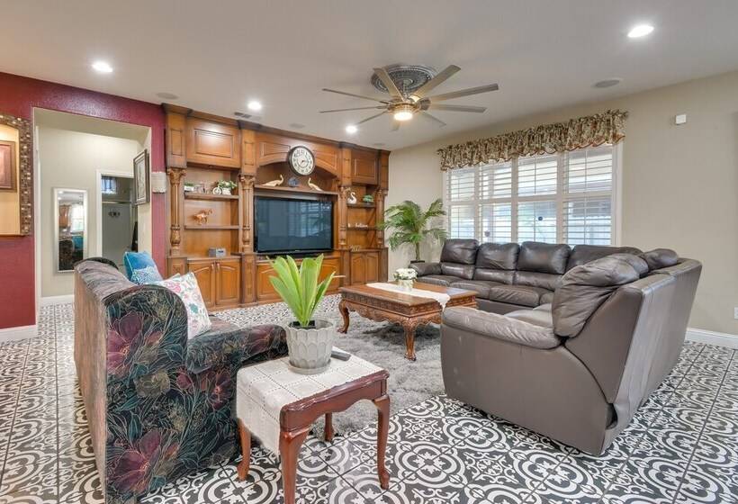 Luxe Atwater Home W/ Patio: 10 Mi To Yosemite Lake