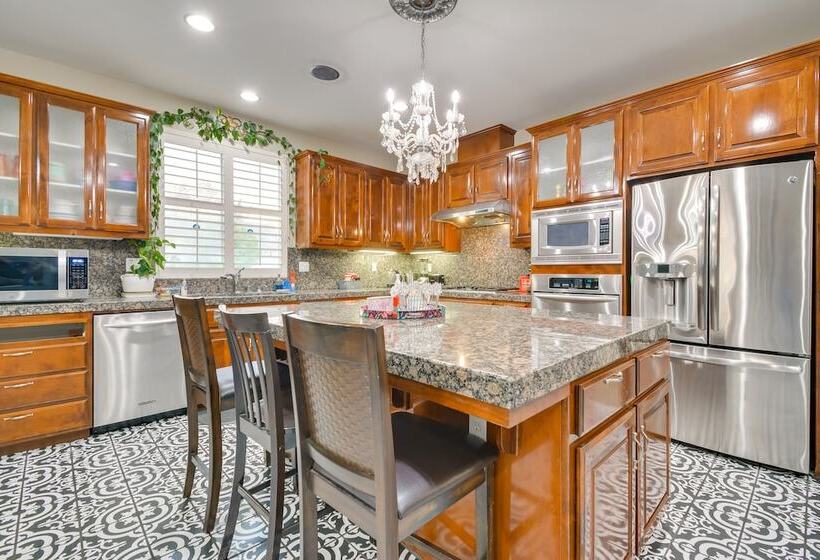 Luxe Atwater Home W/ Patio: 10 Mi To Yosemite Lake
