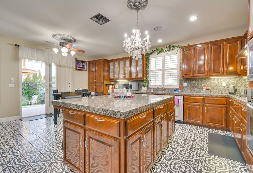 Luxe Atwater Home W/ Patio: 10 Mi To Yosemite Lake