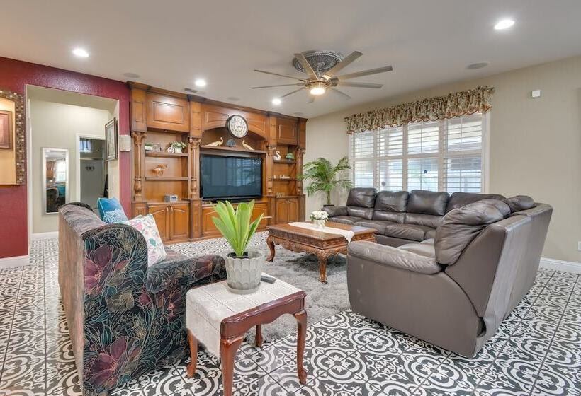 Luxe Atwater Home W/ Patio: 10 Mi To Yosemite Lake