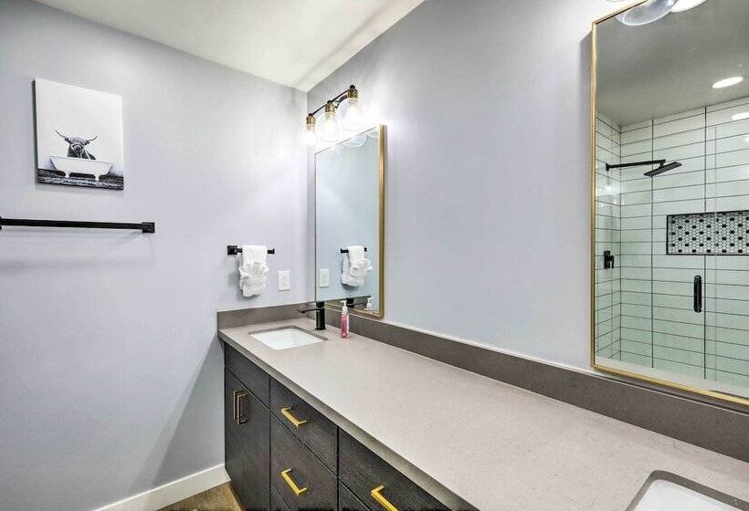 Luxe Flagstaff Retreat W/ Sunroom, Patio & Grill!