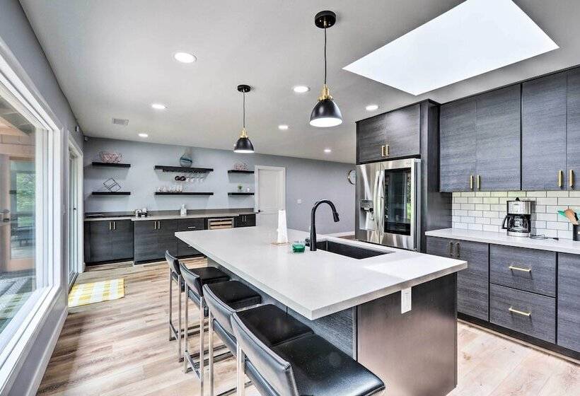 Luxe Flagstaff Retreat W/ Sunroom, Patio & Grill!