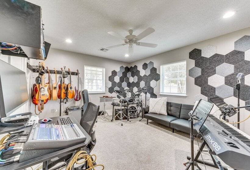 Luxe Lake Charles Escape W/ Home Theater!