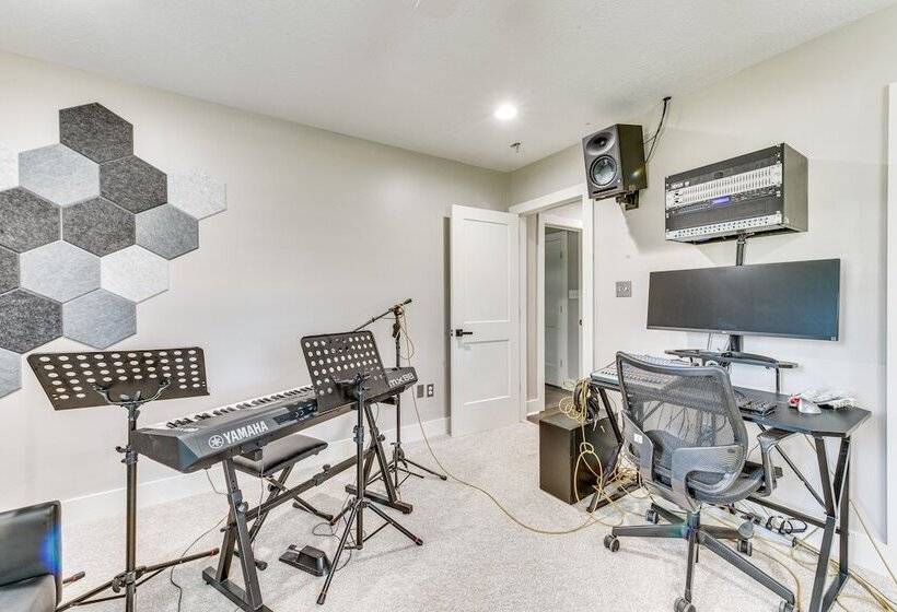 Luxe Lake Charles Escape W/ Home Theater!