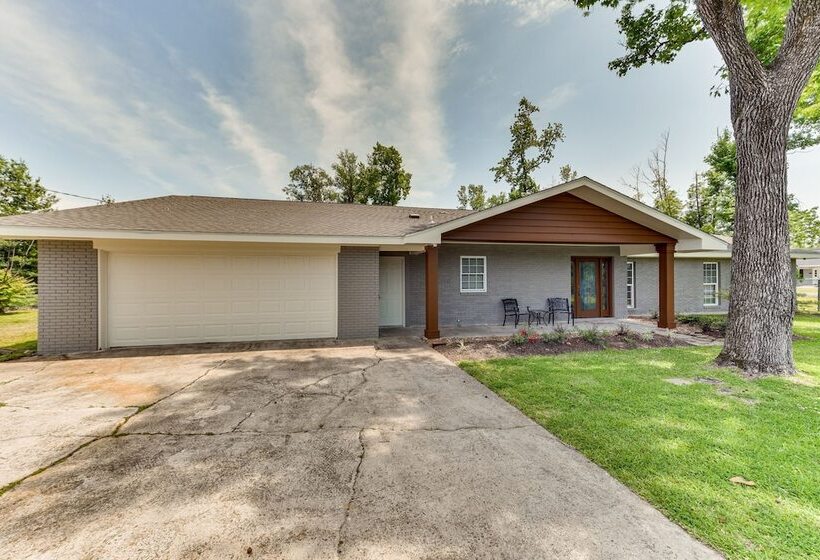 Luxe Lake Charles Escape W/ Home Theater!