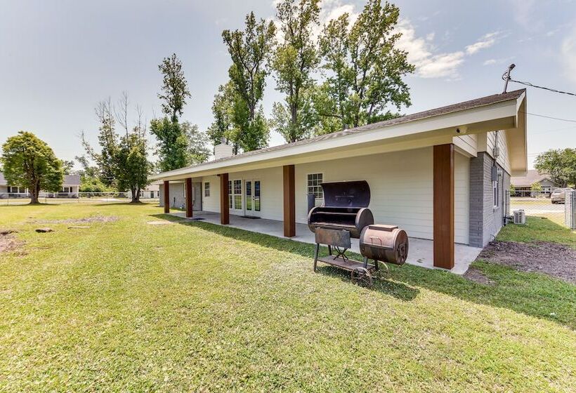 Luxe Lake Charles Escape W/ Home Theater!