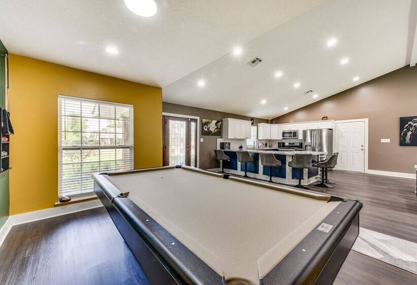 Luxe Lake Charles Escape W/ Home Theater!