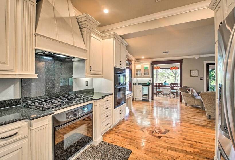 Dock, Hot Tub & Kayaks: Luxe Hot Springs Lakehouse