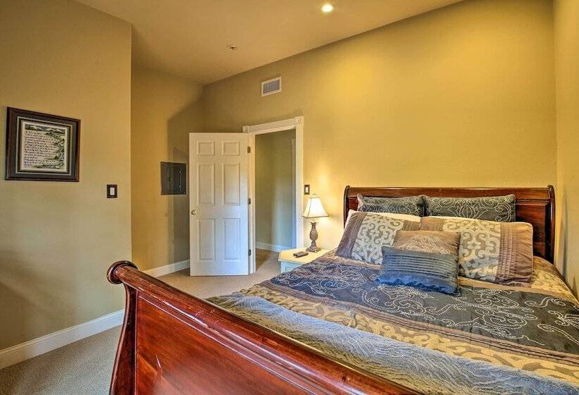 Dock, Hot Tub & Kayaks: Luxe Hot Springs Lakehouse