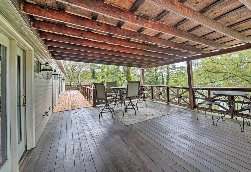Dock, Hot Tub & Kayaks: Luxe Hot Springs Lakehouse