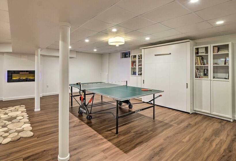 Luxe + Modern Home: 30mi To Saratoga Springs!