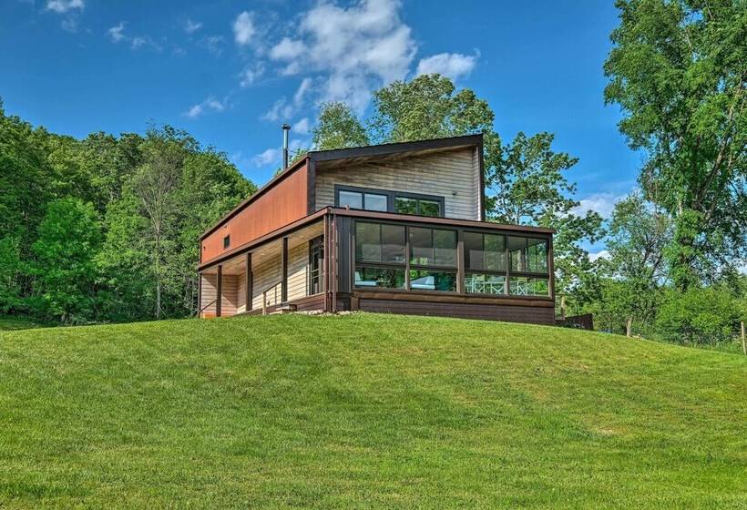 Luxe + Modern Home: 30mi To Saratoga Springs!