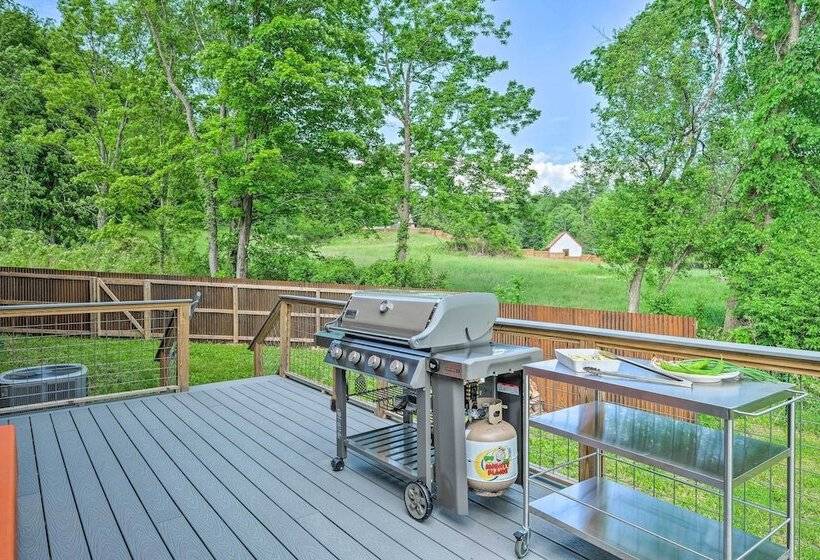 Luxe + Modern Home: 30mi To Saratoga Springs!