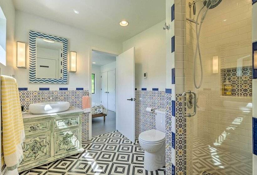 Luxe + Modern Home: 30mi To Saratoga Springs!