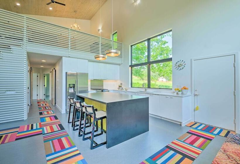 Luxe + Modern Home: 30mi To Saratoga Springs!