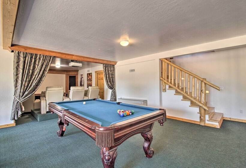 Luxe Show Low Home W/ Hot Tub, Game Room + Theater