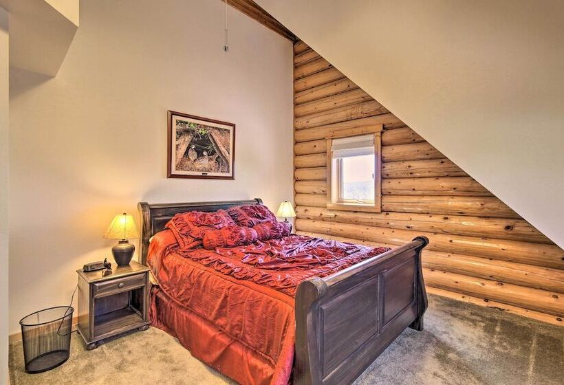 Luxe Show Low Home W/ Hot Tub, Game Room + Theater