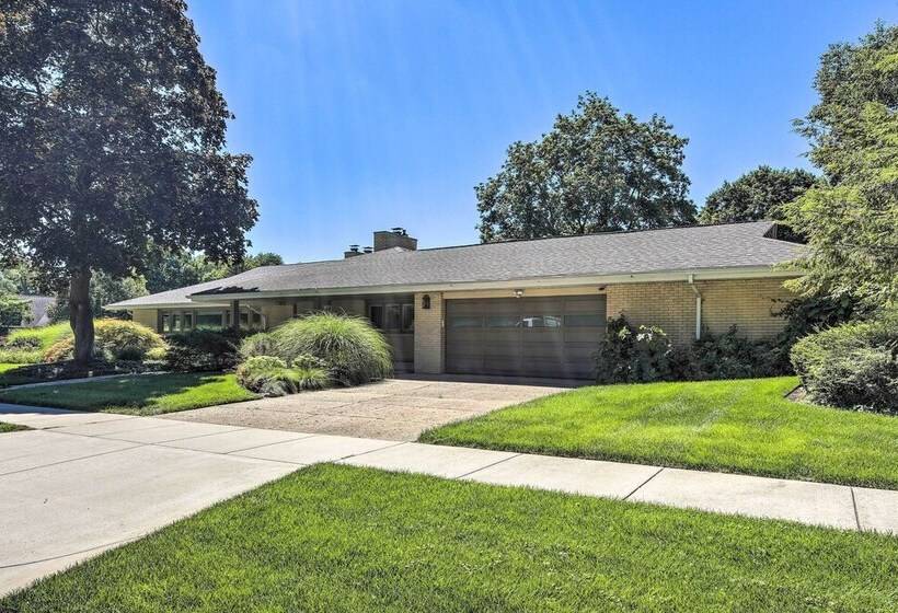 Luxury South Bend Home ~ 1 Mi To Notre Dame!