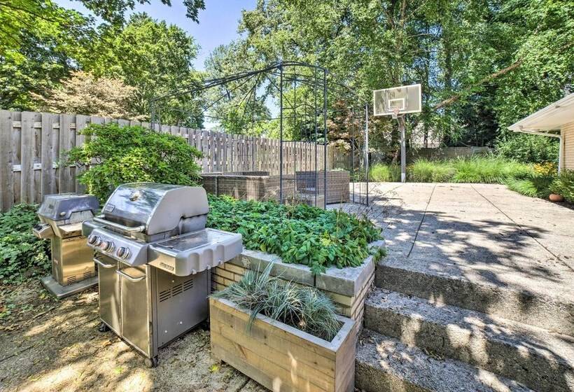 Luxury South Bend Home ~ 1 Mi To Notre Dame!