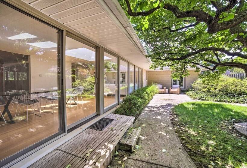 Luxury South Bend Home ~ 1 Mi To Notre Dame!