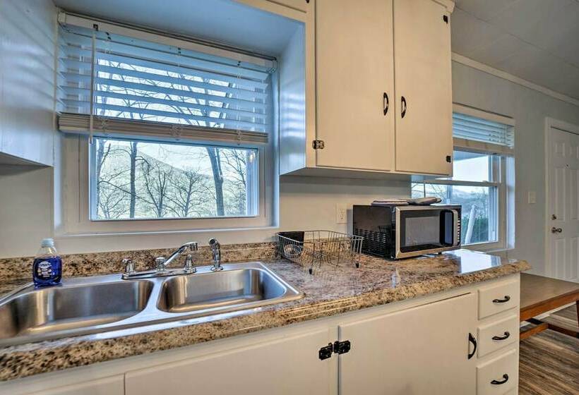 Maggie Valley Cottage Near Festival Grounds!