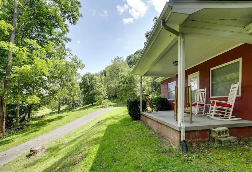 Maggie Valley Cottage Near Festival Grounds!
