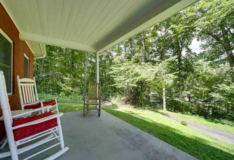 Maggie Valley Cottage Near Festival Grounds!