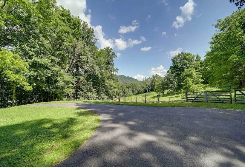 Maggie Valley Cottage Near Festival Grounds!