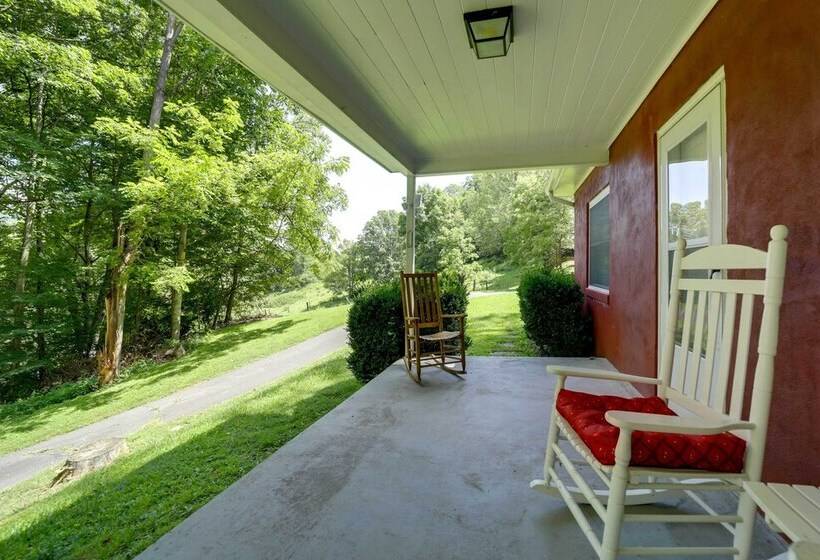 Maggie Valley Cottage Near Festival Grounds!