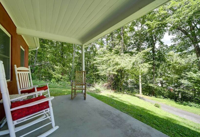 Maggie Valley Cottage Near Festival Grounds!