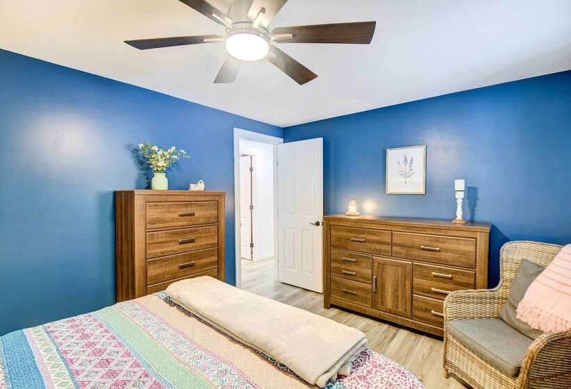 Maine Retreat W/ Balcony: 5 Mi To Lakes