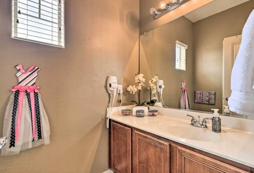 Maricopa Desert Oasis: Fenced Yard W/ Hot Tub