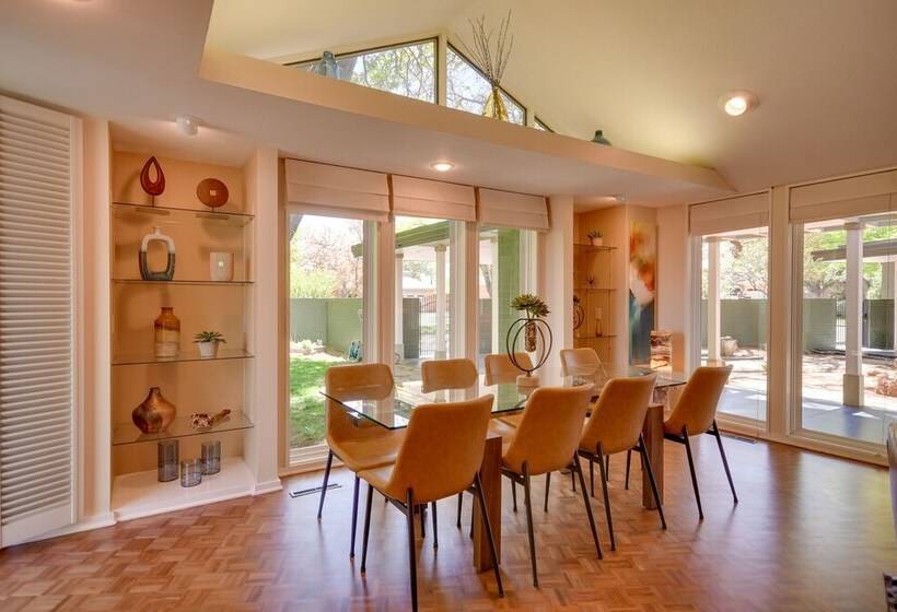 Mid Century Modern Home W/ Fire Pit & Gas Grill!