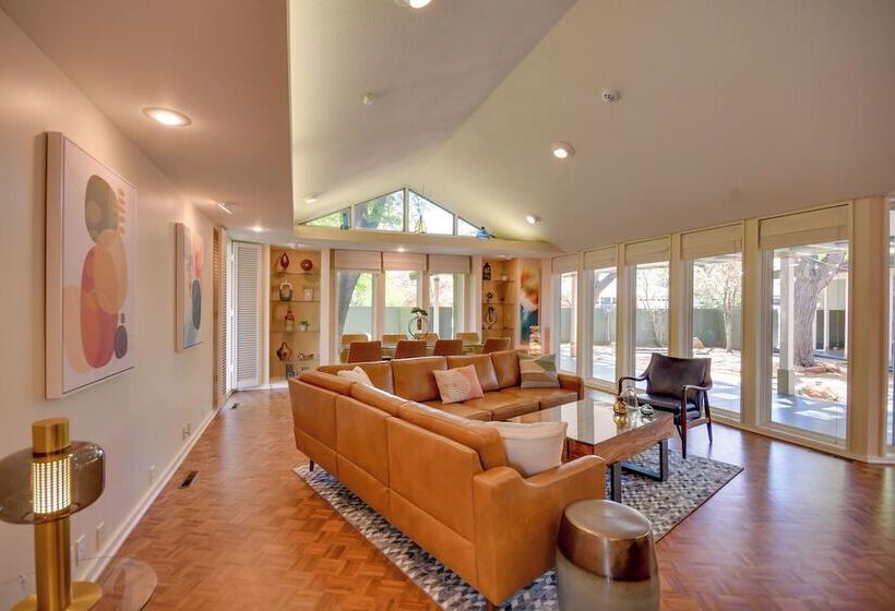 Mid Century Modern Home W/ Fire Pit & Gas Grill!