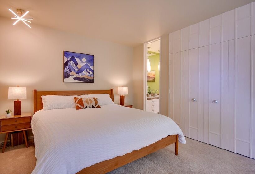 Mid Century Modern Home W/ Fire Pit & Gas Grill!