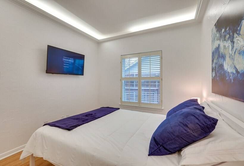 Modern Carrollton Home   Private Pool & Grill