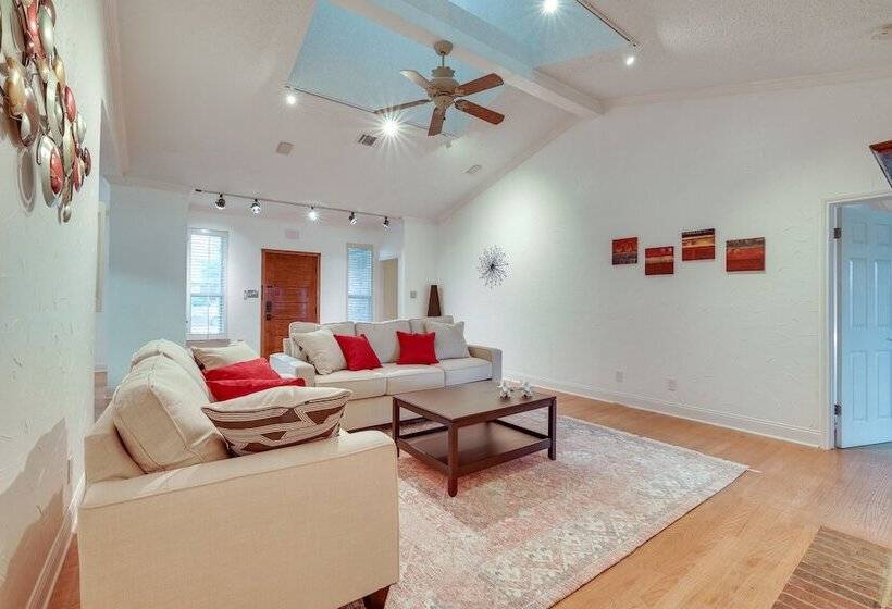 Modern Carrollton Home   Private Pool & Grill