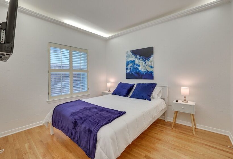 Modern Carrollton Home   Private Pool & Grill