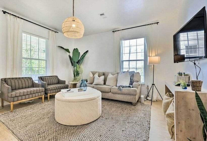 Modern & Chic Gulfport Escape: Walk To Beach!