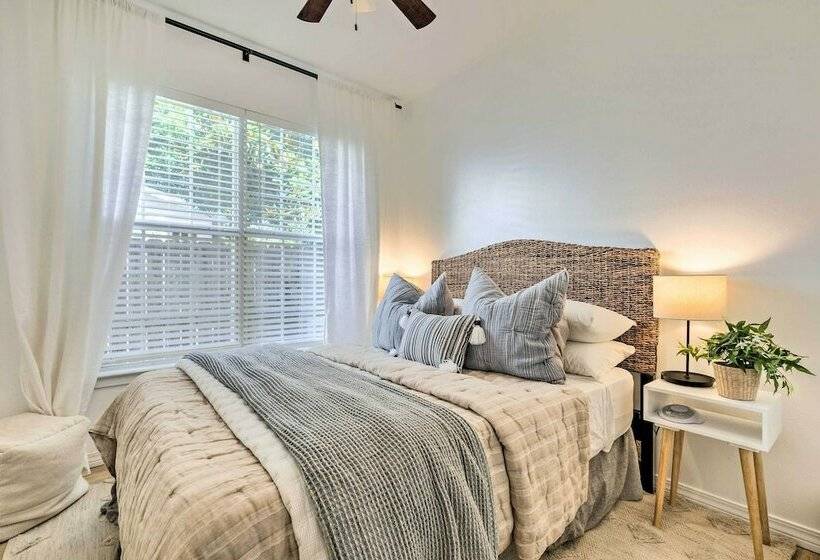 Modern & Chic Gulfport Escape: Walk To Beach!