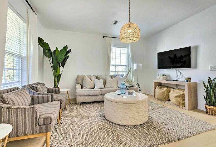 Modern & Chic Gulfport Escape: Walk To Beach!
