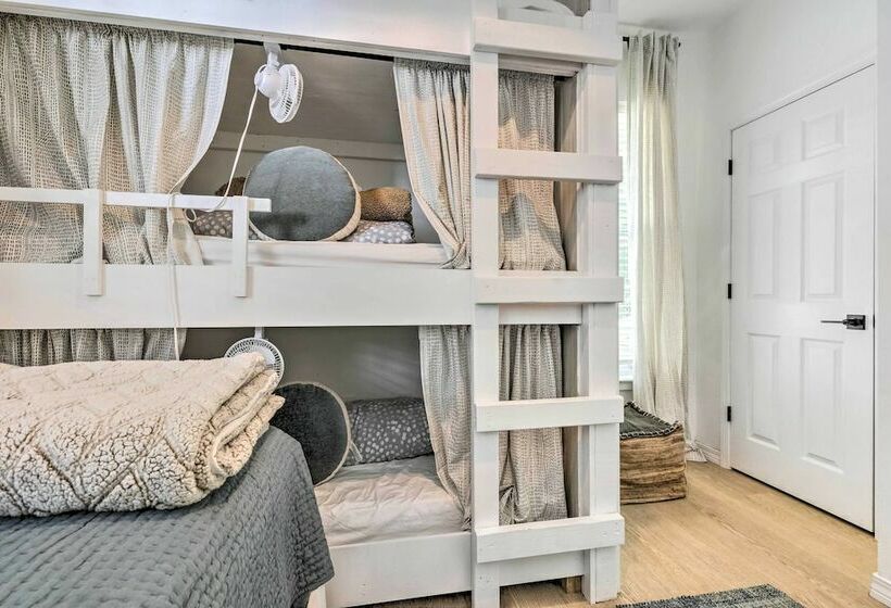 Modern & Chic Gulfport Escape: Walk To Beach!