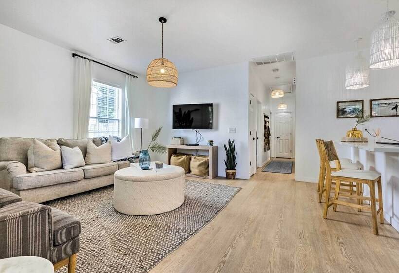 Modern & Chic Gulfport Escape: Walk To Beach!