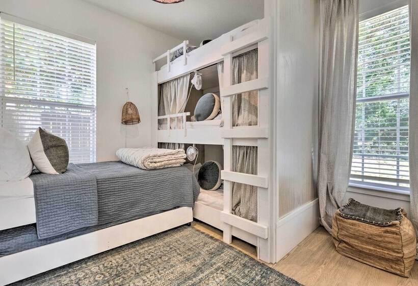 Modern & Chic Gulfport Escape: Walk To Beach!